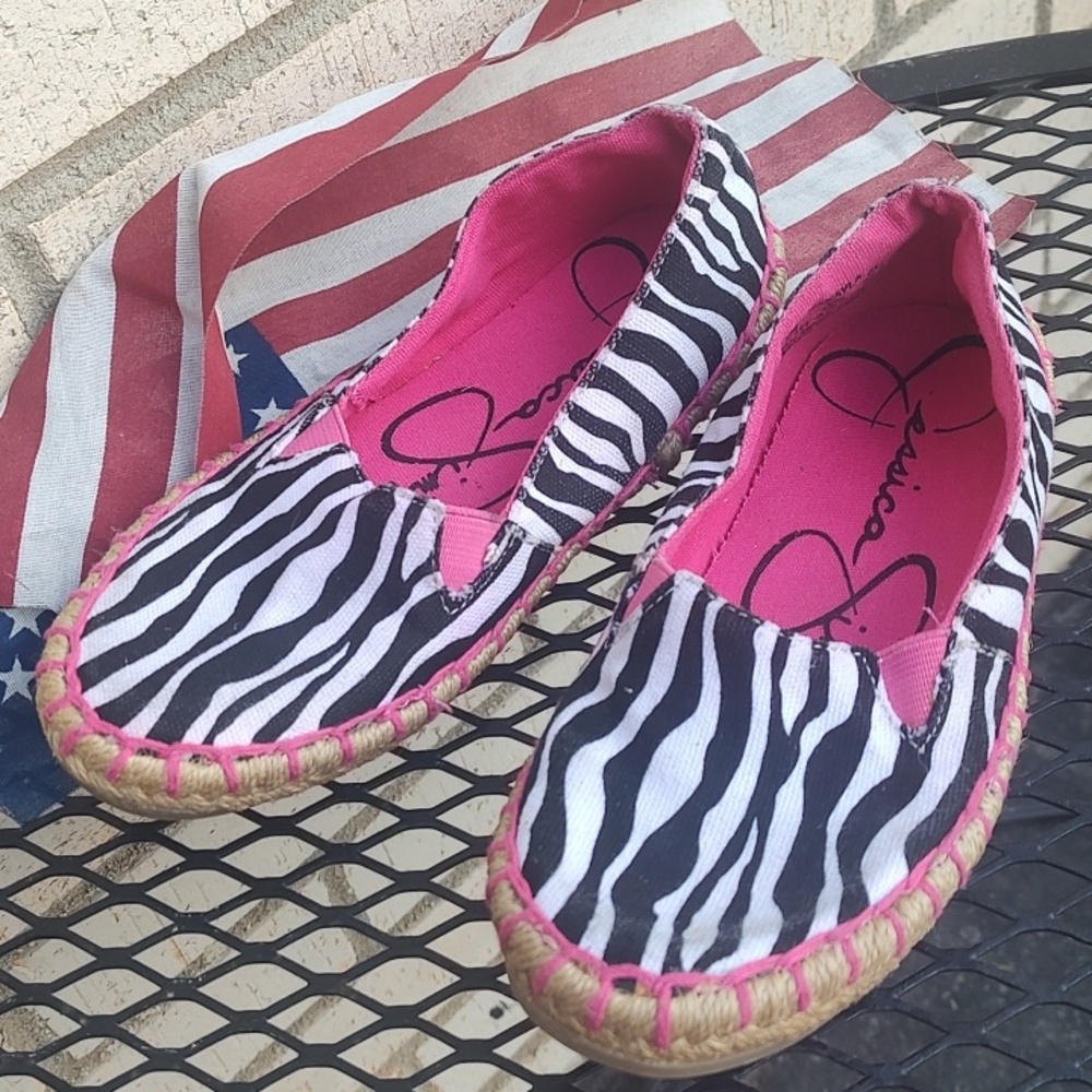 Jessica Simpson 👟 - Picture 2 of 9